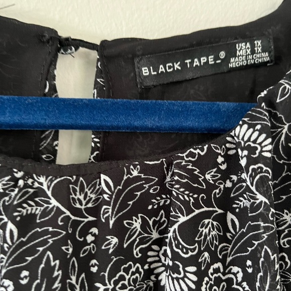 Black Tape Paisley Blouse 1X - Picture 2 of 6